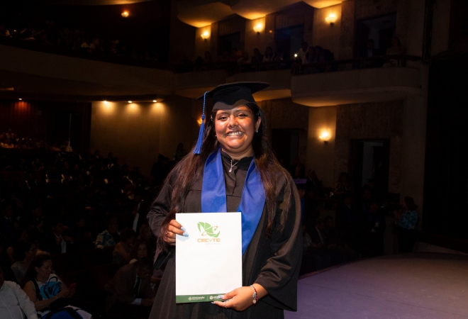 ¡CECYTE SLP celebra la graduación de una nueva...