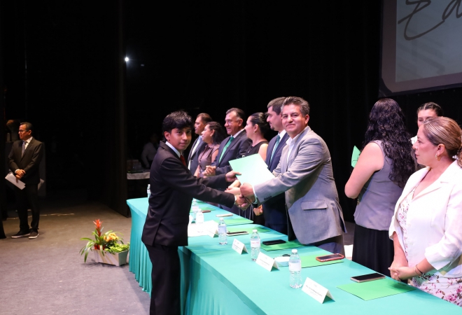 ¡CECyTE SLP celebra el éxito de una nueva generación!...
