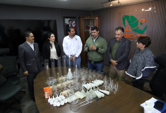 Entrega de equipo de laboratorio