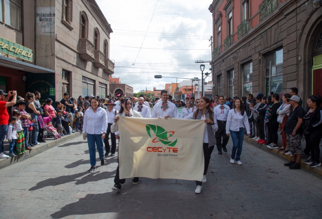 CECyTE SLP presente en el Desfile Cívico Militar