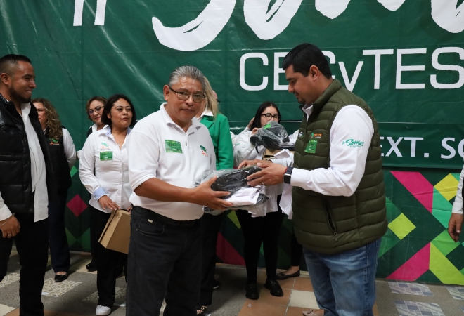Jornada Multidisciplinaria entrega de uniformes...