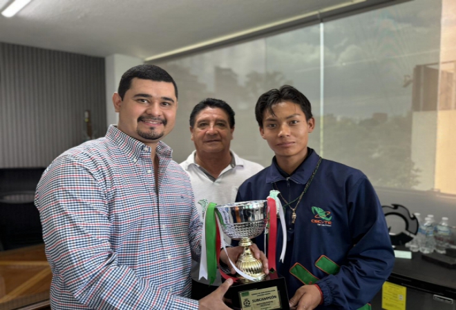 CECyTE SLP Recibe el Trofeo de Subcampeón Estatal...